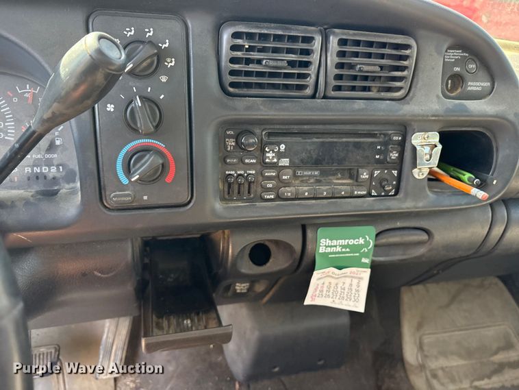 image for item ET7126 1999 Dodge Ram 1500 pickup truck