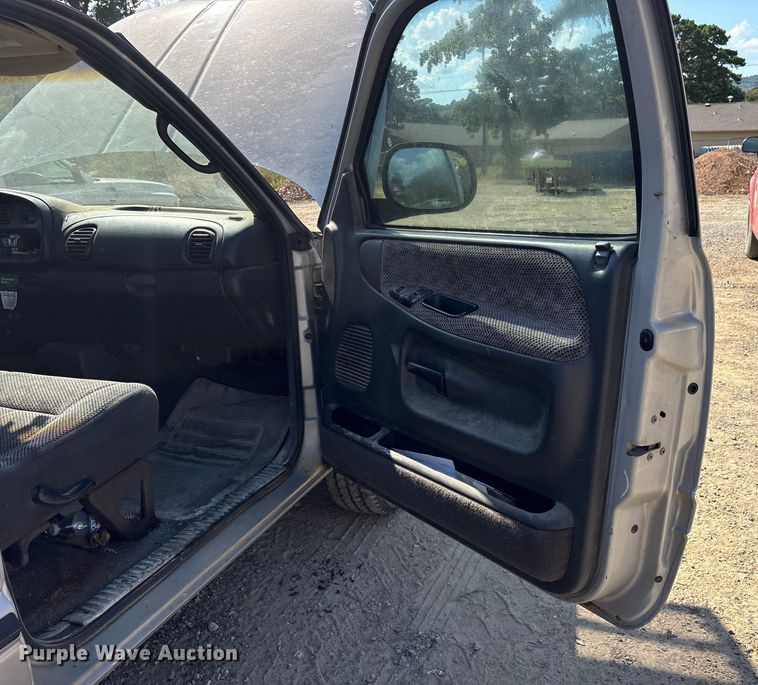 image for item ET7126 1999 Dodge Ram 1500 pickup truck