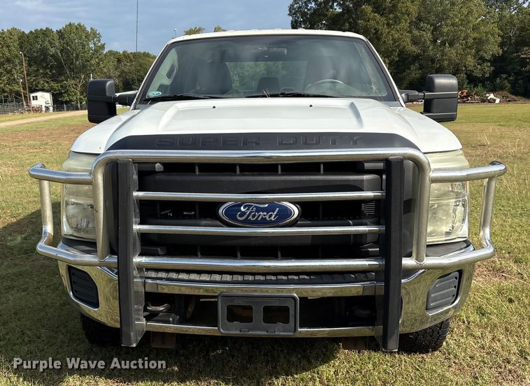 image for item ET7187 2011 Ford F250 Super Duty Crew Cab pickup truck