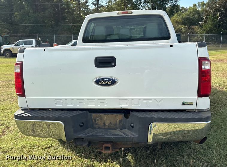 image for item ET7187 2011 Ford F250 Super Duty Crew Cab pickup truck