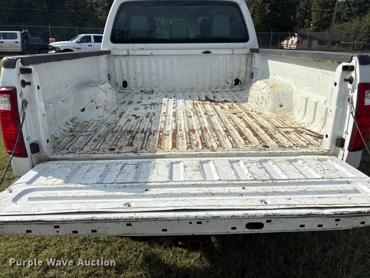 image for item ET7187 2011 Ford F250 Super Duty Crew Cab pickup truck