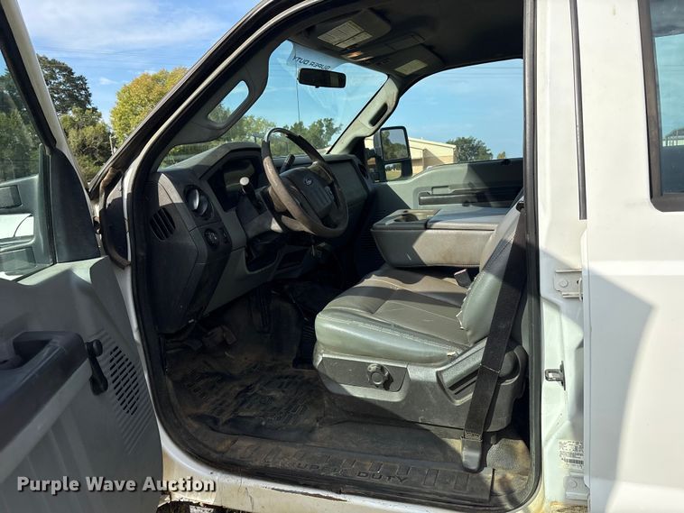 image for item ET7187 2011 Ford F250 Super Duty Crew Cab pickup truck