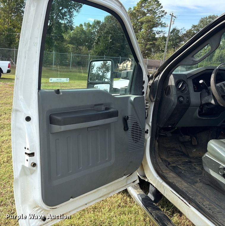 image for item ET7187 2011 Ford F250 Super Duty Crew Cab pickup truck