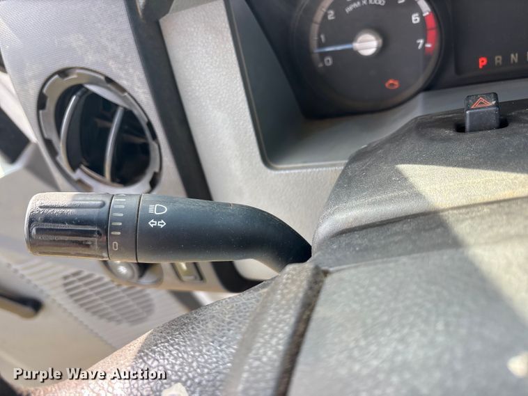 image for item ET7187 2011 Ford F250 Super Duty Crew Cab pickup truck