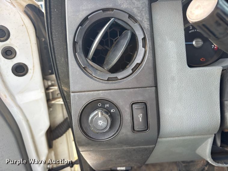 image for item ET7187 2011 Ford F250 Super Duty Crew Cab pickup truck