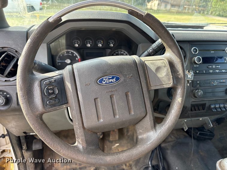 image for item ET7187 2011 Ford F250 Super Duty Crew Cab pickup truck