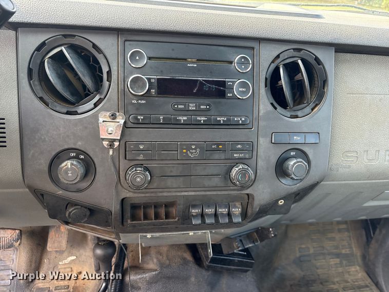 image for item ET7187 2011 Ford F250 Super Duty Crew Cab pickup truck