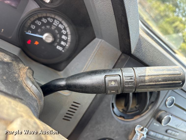 image for item ET7187 2011 Ford F250 Super Duty Crew Cab pickup truck