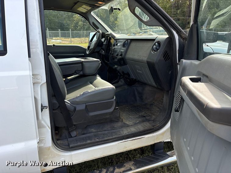 image for item ET7187 2011 Ford F250 Super Duty Crew Cab pickup truck