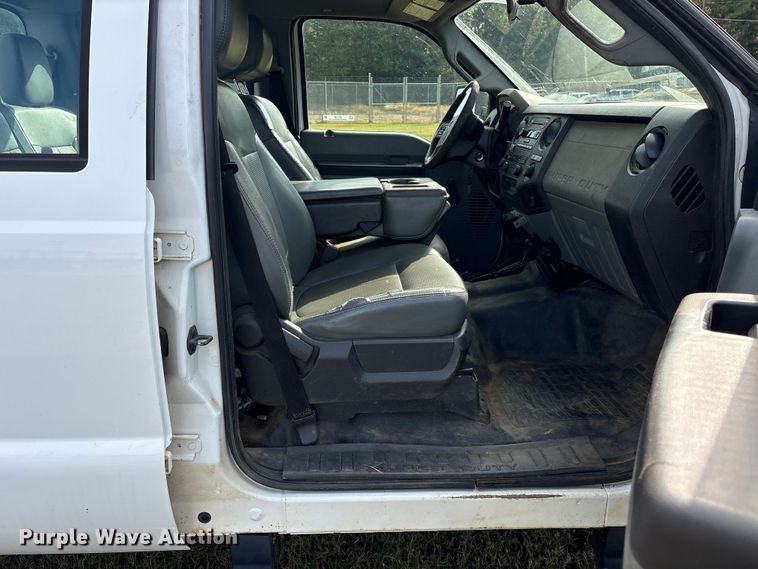 image for item ET7187 2011 Ford F250 Super Duty Crew Cab pickup truck