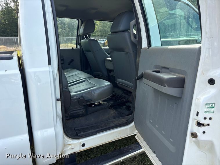 image for item ET7187 2011 Ford F250 Super Duty Crew Cab pickup truck