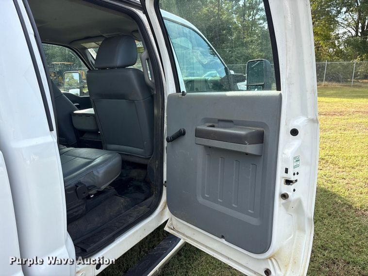 image for item ET7187 2011 Ford F250 Super Duty Crew Cab pickup truck