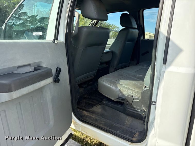 image for item ET7187 2011 Ford F250 Super Duty Crew Cab pickup truck