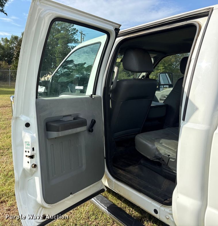 image for item ET7187 2011 Ford F250 Super Duty Crew Cab pickup truck