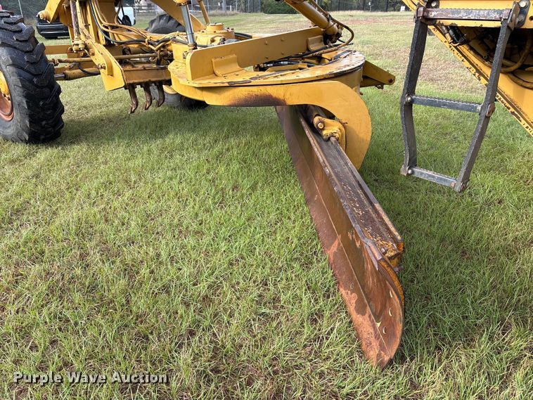 image for item ET7188 1997 Caterpillar 12H motor grader