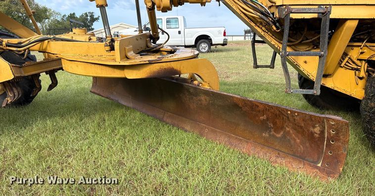 image for item ET7188 1997 Caterpillar 12H motor grader