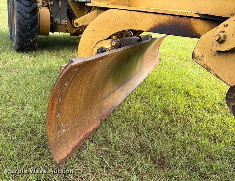 image for item ET7188 1997 Caterpillar 12H motor grader