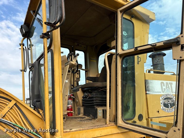 image for item ET7188 1997 Caterpillar 12H motor grader