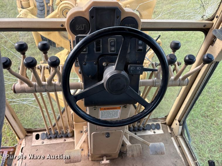 image for item ET7188 1997 Caterpillar 12H motor grader