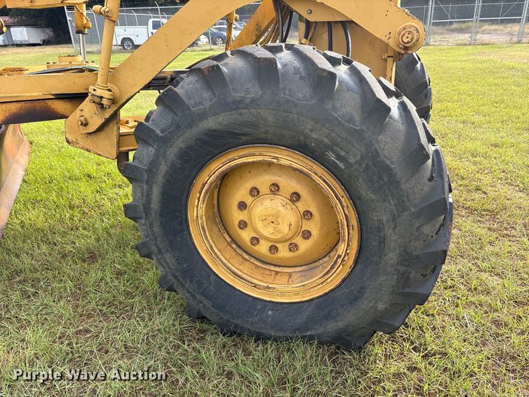 image for item ET7188 1997 Caterpillar 12H motor grader