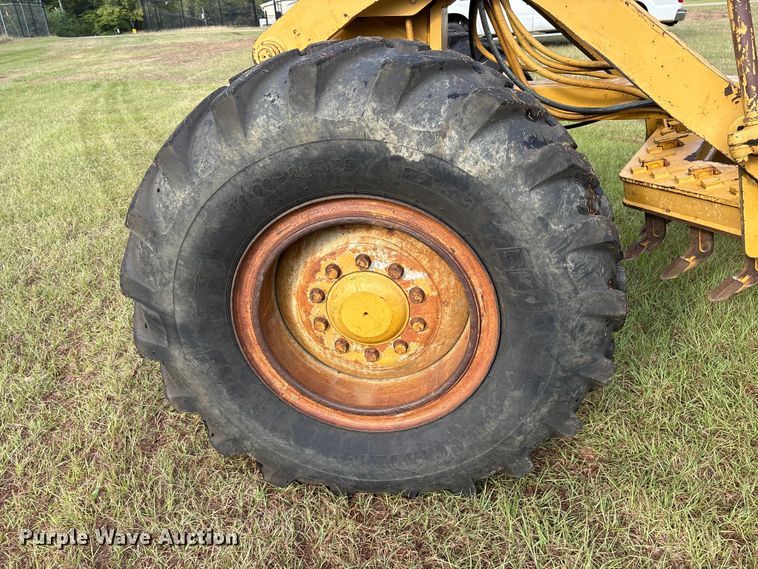 image for item ET7188 1997 Caterpillar 12H motor grader