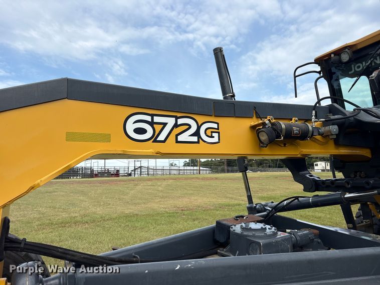 image for item ET7189 2010 John Deere 672G motor grader
