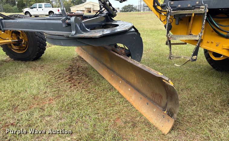 image for item ET7189 2010 John Deere 672G motor grader