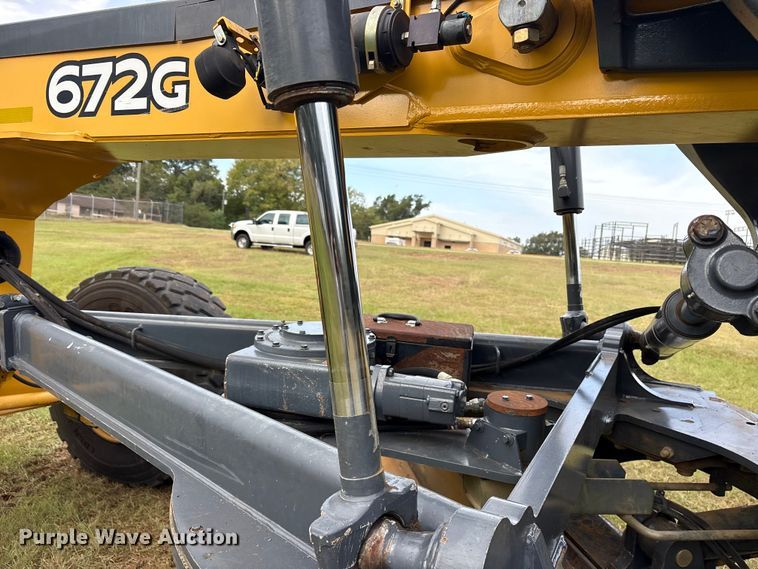 image for item ET7189 2010 John Deere 672G motor grader