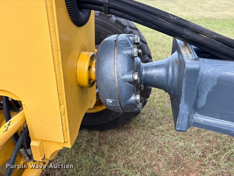 image for item ET7189 2010 John Deere 672G motor grader