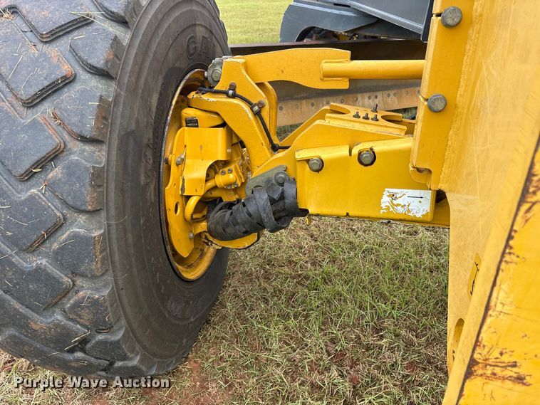 image for item ET7189 2010 John Deere 672G motor grader