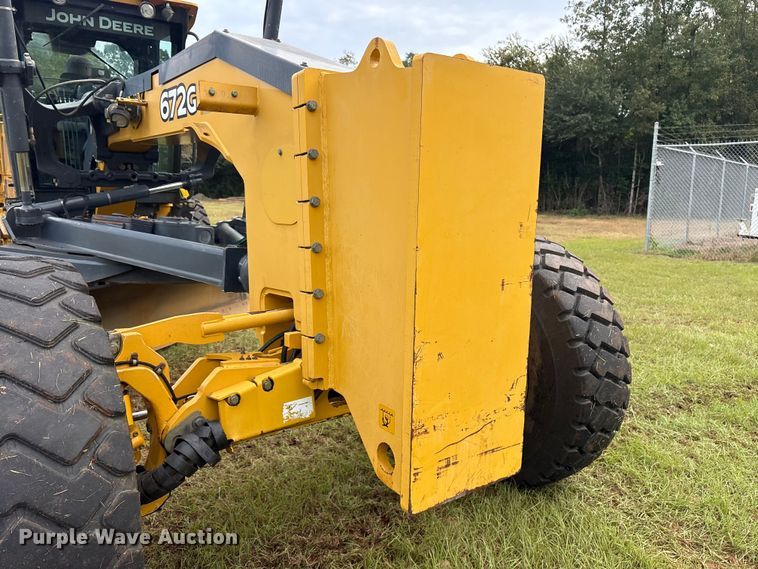image for item ET7189 2010 John Deere 672G motor grader