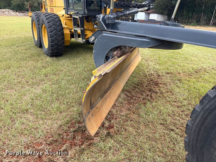 image for item ET7189 2010 John Deere 672G motor grader