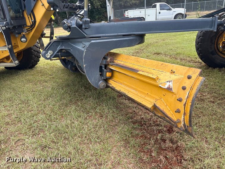 image for item ET7189 2010 John Deere 672G motor grader