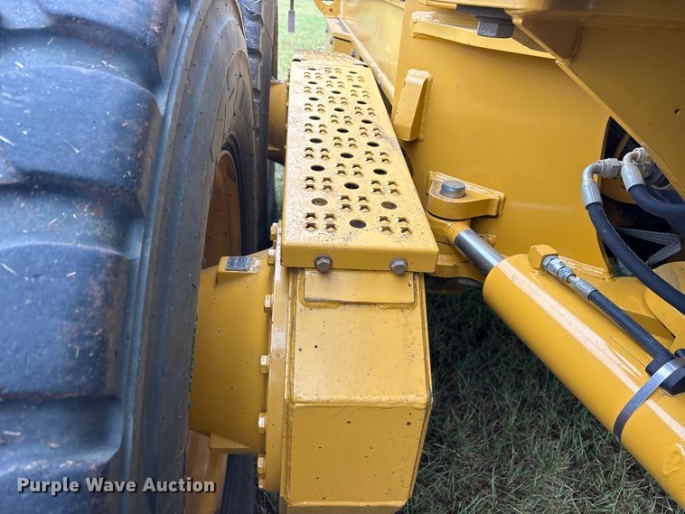 image for item ET7189 2010 John Deere 672G motor grader