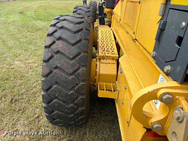 image for item ET7189 2010 John Deere 672G motor grader