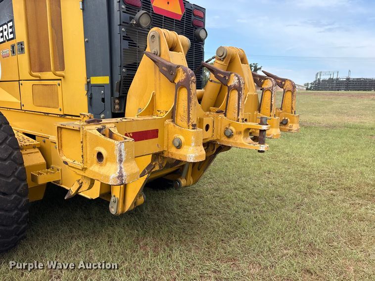 image for item ET7189 2010 John Deere 672G motor grader