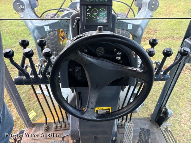 image for item ET7189 2010 John Deere 672G motor grader