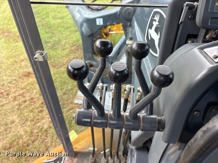 image for item ET7189 2010 John Deere 672G motor grader