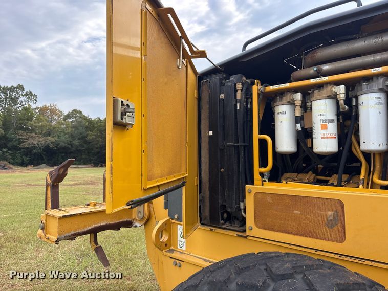 image for item ET7189 2010 John Deere 672G motor grader