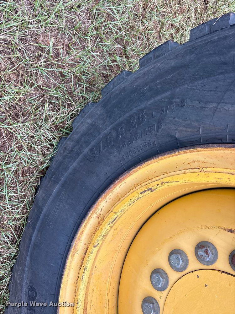 image for item ET7189 2010 John Deere 672G motor grader