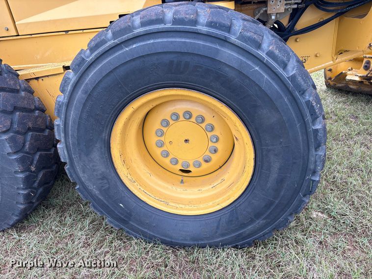 image for item ET7189 2010 John Deere 672G motor grader