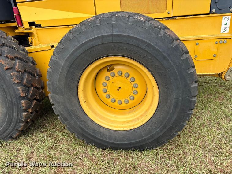 image for item ET7189 2010 John Deere 672G motor grader