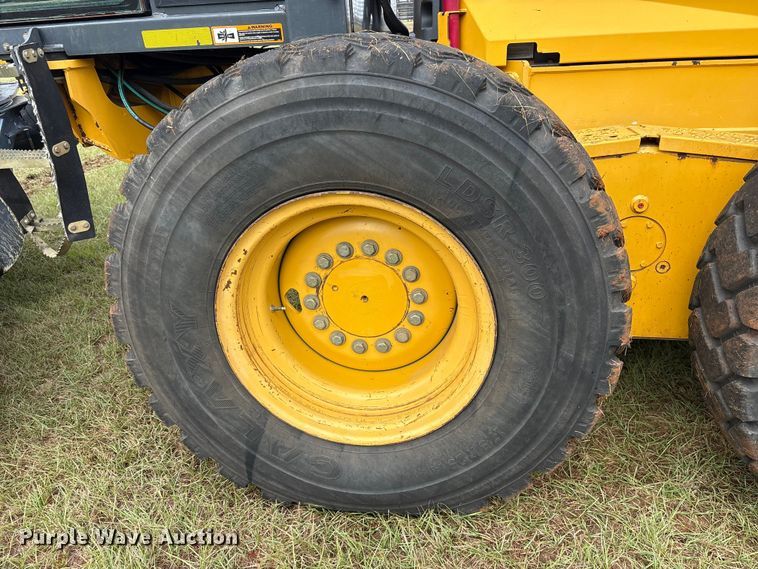 image for item ET7189 2010 John Deere 672G motor grader