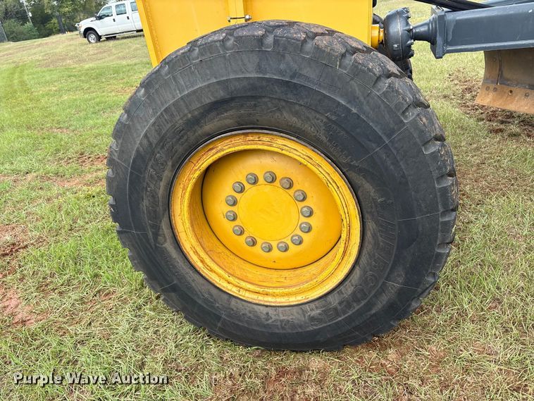 image for item ET7189 2010 John Deere 672G motor grader