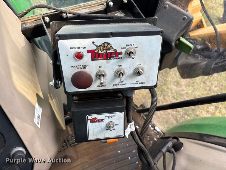 image for item ET7190 2017 John Deere 6105E MFWD tractor