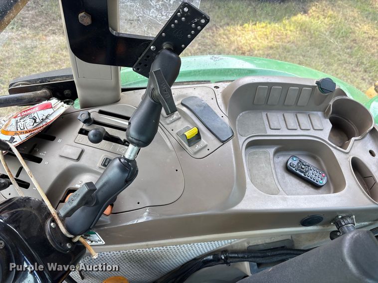 image for item ET7190 2017 John Deere 6105E MFWD tractor