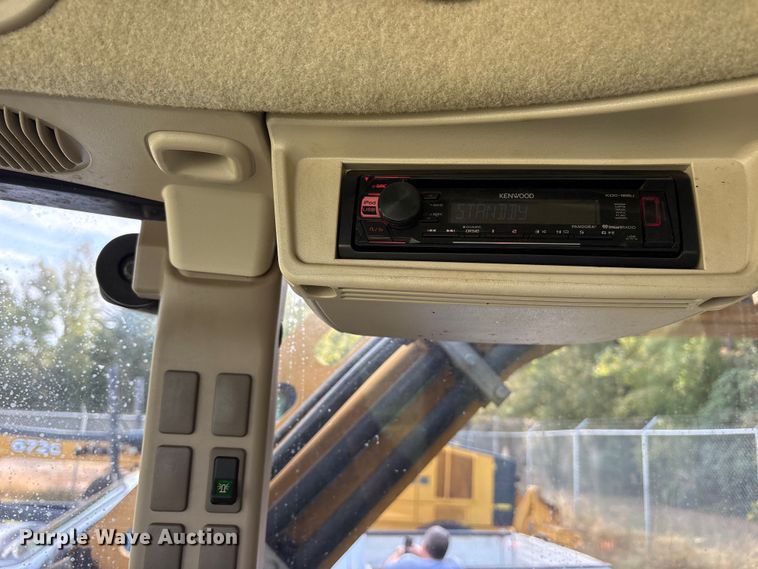 image for item ET7190 2017 John Deere 6105E MFWD tractor