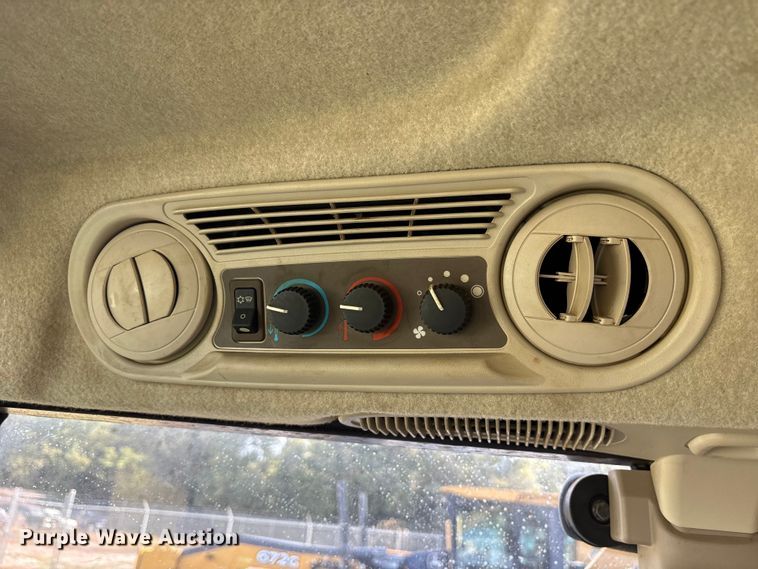 image for item ET7190 2017 John Deere 6105E MFWD tractor