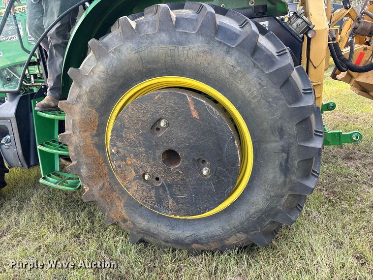 image for item ET7190 2017 John Deere 6105E MFWD tractor