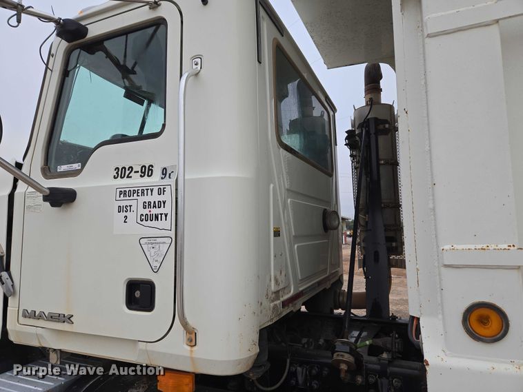 image for item EU3866 2009 Mack Granite dump truck